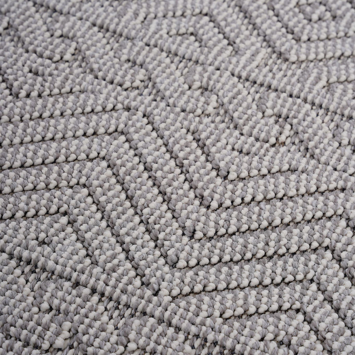 Guros - 6' X 9' Geometric Indoor / Outdoor Area Rug - White