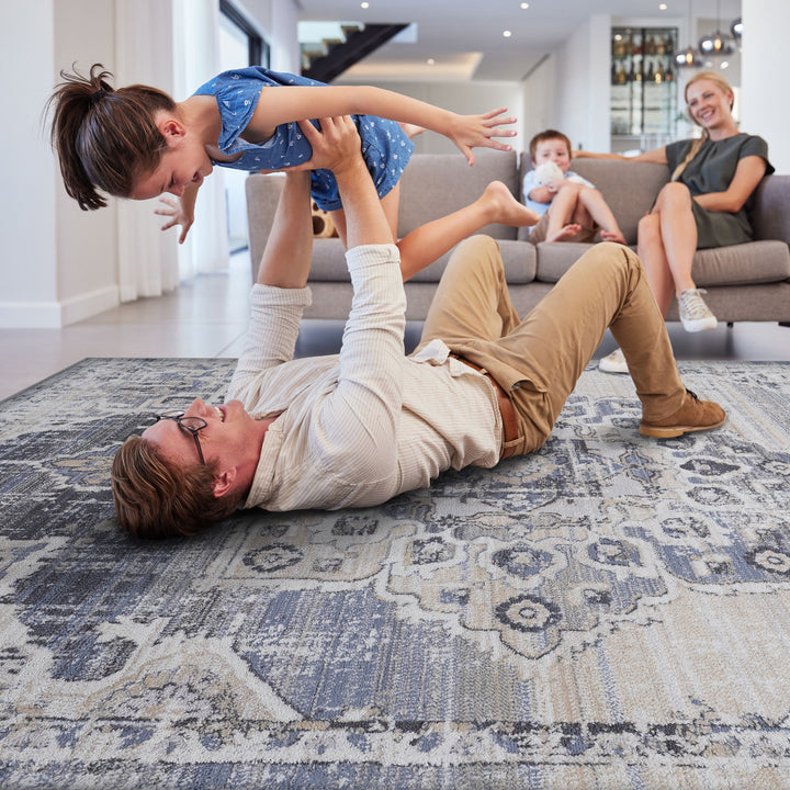 Payas - 8' X 10' Medallion Area Rug - Cream / Blue